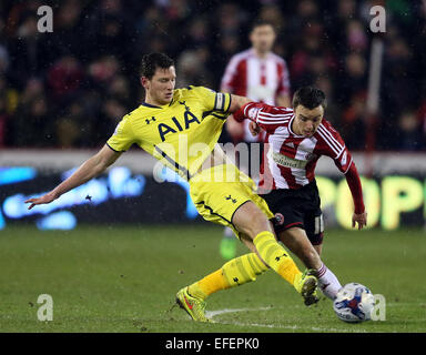 Sheffield, Royaume-Uni. 28 janvier, 2015. Jan Vertonghen de Tottenham acharnés avec Stefan Scougall de Sheffield Utd - deuxième demi-finale de Coupe de Ligue de la jambe - Sheffield Utd vs Tottenham - Bramall Lane Stadium - Sheffield - Angleterre - 28 janvier 2015 © Cal Sport Media/Alamy Live News Banque D'Images