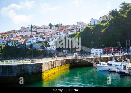 Avis de Lastres, l'un des plus beaux villages de la côte cantabrique Banque D'Images