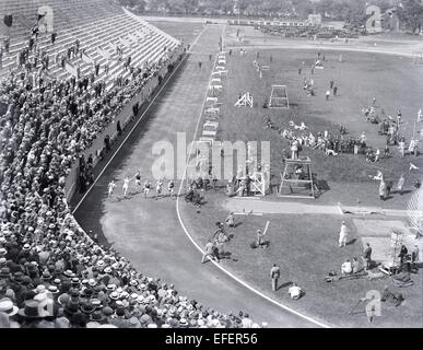 C Antique1915 photographie, voie répondre à Harvard Stadium, l'Université de Harvard, Cambridge, Boston, Massachusetts, USA. Banque D'Images