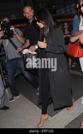 Kendall Jenner, Kris Jenner et Kim Kardashian à l'Aéroport International de Los Angeles (LAX) avec : Kim Kardashian Où : Los Angeles, California, United States Quand : 31 Oct 2014 Banque D'Images