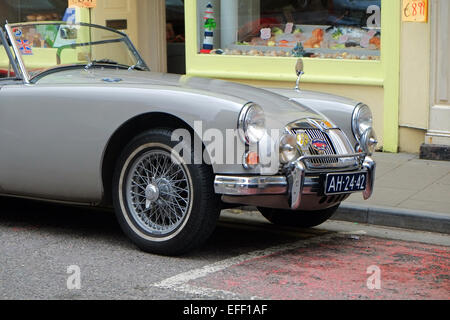 L'extrémité avant du cabriolet britannique classique sports MGA voiture West Cork Irlande Clonakilty Banque D'Images