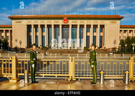 Beijing , Chine - 24 septembre 2014 : des soldats chinois devant le Congrès national du peuple de la Chine de Pékin Banque D'Images