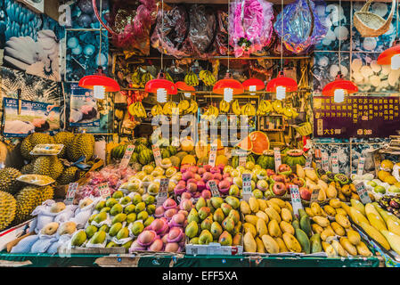 Causeway Bay, Hong Kong - 4 juin 2014 : marché des fruits tropicaux shop stall Banque D'Images