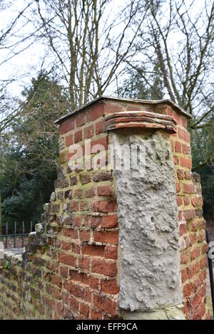 Les seuls vestiges de l'ancien Palais maison construite dans les décombres de l'ancien palais de la fin des années 1660 dans la région de Theobalds, Cheshunt, Herts Banque D'Images