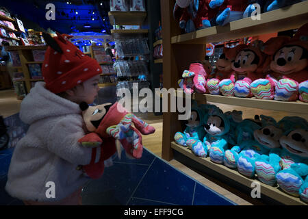 Disney Store blackpool girl crédit : ciel lee ramsden / alamy Banque D'Images