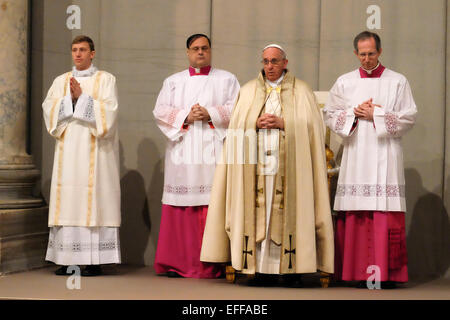 La cité du Vatican. 09Th Feb 2015. Le pape François, Fête de la présentation du Seigneur (232) et le jour de la vie consacrée. Le Massachusetts (St. La Basilique Saint-Pierre) - 2 mar 2015 Credit : Realy Easy Star/Alamy Live News Banque D'Images