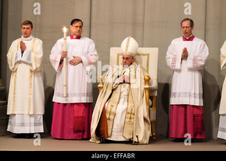 La cité du Vatican. 09Th Feb 2015. Le pape François, Fête de la présentation du Seigneur (232) et le jour de la vie consacrée. Le Massachusetts (St. La Basilique Saint-Pierre) - 2 mar 2015 Credit : Realy Easy Star/Alamy Live News Banque D'Images