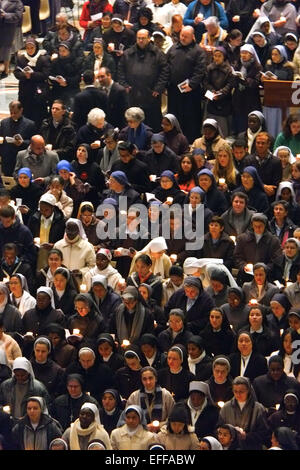 La cité du Vatican. 09Th Feb 2015. Le pape François, Fête de la présentation du Seigneur (232) et le jour de la vie consacrée. Le Massachusetts (St. La Basilique Saint-Pierre) - 2 mar 2015 Credit : Realy Easy Star/Alamy Live News Banque D'Images