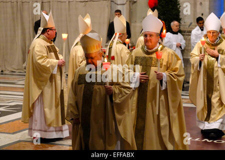 La cité du Vatican. 09Th Feb 2015. Le pape François, Fête de la présentation du Seigneur (232) et le jour de la vie consacrée. Le Massachusetts (St. La Basilique Saint-Pierre) - 2 mar 2015 Credit : Realy Easy Star/Alamy Live News Banque D'Images