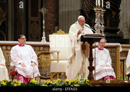 La cité du Vatican. 09Th Feb 2015. Le pape François, Fête de la présentation du Seigneur (232) et le jour de la vie consacrée. Le Massachusetts (St. La Basilique Saint-Pierre) - 2 mar 2015 Credit : Realy Easy Star/Alamy Live News Banque D'Images