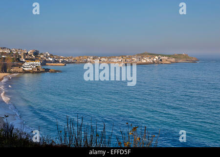 La ville de St Ives à partir de la voie de Carbis Bay Cornwall, UK Banque D'Images