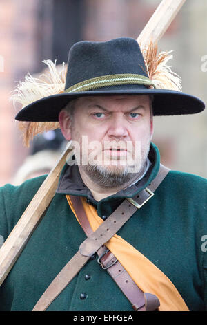 Les gens déguisés en têtes rondes et cavaliers faisant revivre la bataille de Nantwich en janvier 2015 Banque D'Images