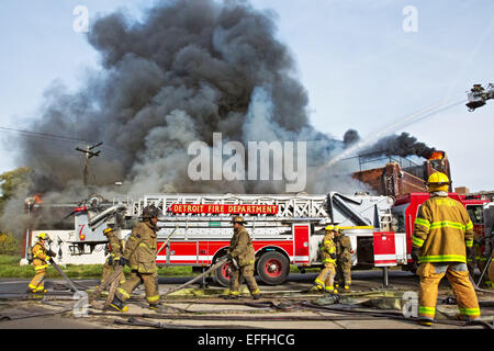 Les pompiers DFD en action, Detroit, Michigan, USA, octobre 2014. Banque D'Images