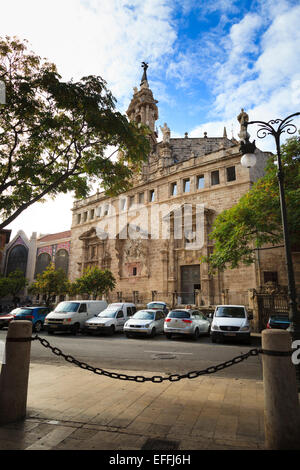 Du vrai et l'église paroissiale de San Juan Santos Juanes ou du marché Banque D'Images