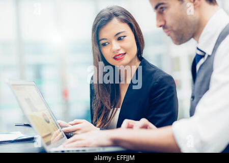 Rencontre des gens d'affaires et le partage d'idées Banque D'Images