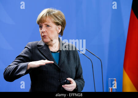 Berlin, Allemagne. 06Th Feb 2015. Premier Ministre de Singapour Lee Hsien Loong et et la Chancelière allemande Angela Merkel de donner une conférence de presse conjointe après réunion à la chancellerie allemande, 03 février 2015 à Berlin, Allemagne. / Photo : la chancelière allemande Angela Merkel. Credit : Reynaldo Chaib Paganelli/Alamy Live News Banque D'Images