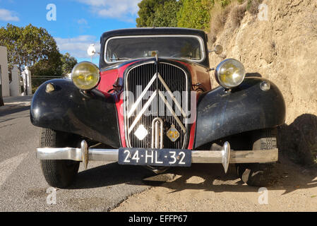 Avant de Citroën Traction Avant longueur étendue familiale 1956, 9 places, 11B normale, normale. L'Espagne. Banque D'Images