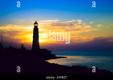 Phare sur le coucher du soleil Banque D'Images