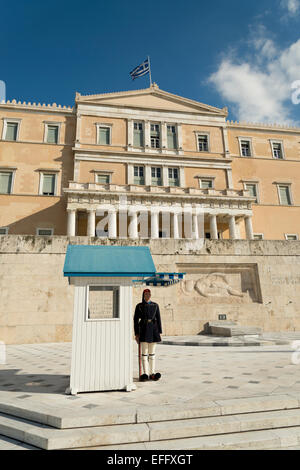 Le parlement hellénique, est le Parlement de la Grèce, situé dans le Vieux Palais Royal, de la Place Syntagma, à Athènes. Banque D'Images