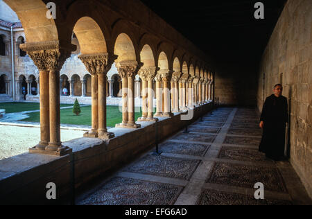 Cloître roman de Santo Domingo de Silos monastère bénédictin (11-12ème siècles). Province de Burgos Banque D'Images