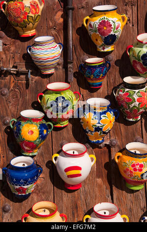 Achats de poterie à Nerja Espagne Banque D'Images