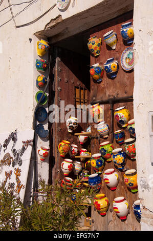 Achats de poterie à Nerja Espagne Banque D'Images