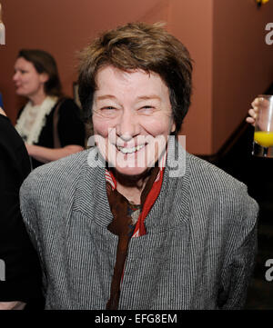 Bridget Riley - artiste rayé de l'année recevant son prix de Gyles Brandreth crédit : NEIL SPENCE/Alamy Live News Banque D'Images