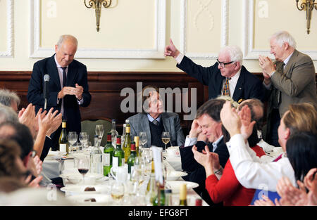 Londres, Royaume-Uni. 3 Février, 2015. Simpsons sur le Strand, London Ken Dodd, gagnant de l'ancien de l'année Crédit : NEIL SPENCE/Alamy Live News Banque D'Images