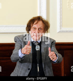 Londres, Royaume-Uni. 3 Février, 2015. Simpsons sur le Strand, London Ken Dodd, gagnant de l'ancien de l'année Crédit : NEIL SPENCE/Alamy Live News Banque D'Images