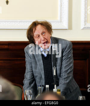 Londres, Royaume-Uni. 3 Février, 2015. Simpsons sur le Strand, London Ken Dodd, gagnant de l'ancien de l'année Crédit : NEIL SPENCE/Alamy Live News Banque D'Images