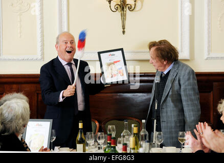 Londres, Royaume-Uni. 3 Février, 2015. Simpsons sur le Strand, London Ken Dodd, gagnant de l'ancien de l'année Crédit : NEIL SPENCE/Alamy Live News Banque D'Images