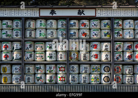 Souci de barils en dehors du Sanctuaire Shinto Tsurugaoka Hachimangu, Kamakura, Kanagawa, Japon Banque D'Images