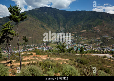 BU00014-00...BHOUTAN - Vue de l'extrémité sud de la ville capitale de Thimphu à partir de l'emplacement du Bouddha. Dordenma Banque D'Images