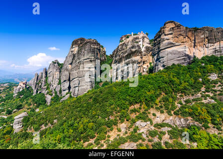 Météores, Grèce. Six monastères grecs orthodoxes, construit sur des piliers de grès naturel dans les montagnes du Pinde, la Thessalie. Banque D'Images