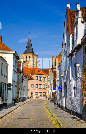 Bruges, Belgique. Ou Sint-Gilliskerk Brgugge dans l'église de Saint Gillis, architecture religieuse médiévale en Flandre. Banque D'Images