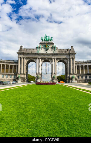 Bruxelles, Belgique. Parc du Cinquantenaire avec Arch construit pour les festivités du Jubilé de l'indépendance Belge. Bruxelles Banque D'Images