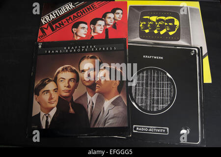 Les couvercles avant de les albums de kraftwerk, radio-activité, trans-europe express, l'homme machine et monde de l'informatique Banque D'Images