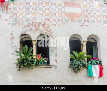 Maison de ville avec les armoiries de l'Autriche, le centre historique, Pordenone, Frioul-Vénétie julienne, italie Banque D'Images