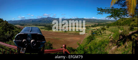 Mirador, lookout avec jumelles, Valle de los Ingenios, province de Sancti Spiritus, Cuba Banque D'Images