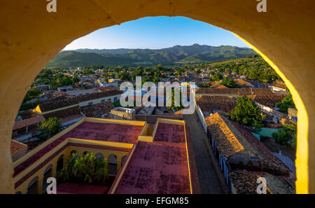 Vue depuis le clocher de l'église Convento de San Francisco de Asis sur la ville, Trinidad, Cuba Banque D'Images