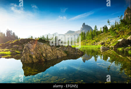 Le magnifique Lago Di Fédération voir tôt le matin Banque D'Images