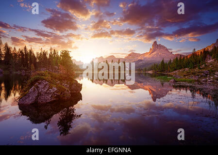 Le magnifique Lago di fédération voir tôt le matin Banque D'Images