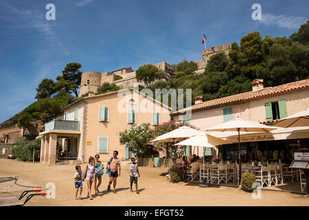 Toursts sur l'île de Port Cros, PACA, Var, Provence-Alpes-Côte d'Azur, France Banque D'Images