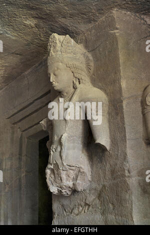 La grotte 1 l'un des Dwarpala ou tuteurs sur le linga culte Grottes d'Elephanta, Mumbai, Inde Banque D'Images