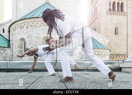 Paire jeunes partenariat capoeira ,sport spectaculaire Banque D'Images