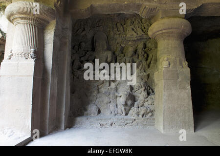 La grotte 1 Shiva et Parvati à Kailasha bord à l'Est. Grottes d'Elephanta, Mumbai, Inde Banque D'Images