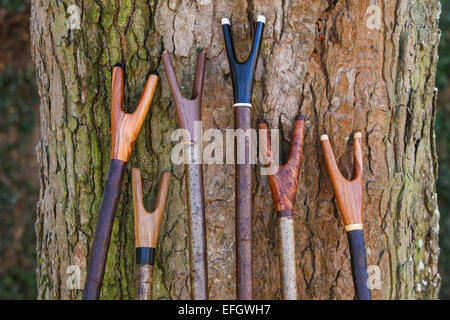 Variété de bâtons de marche en bois artisanal traditionnel avec churchill stick gère Banque D'Images