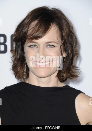 Hollywood, CA. 3, 2015. Sarah Clarke devant le hall des arrivées pour le dépistage, BOSCH le dôme à l'Arclight Hollywood, Hollywood, CA, 3 février 2015. Credit : Dee Cercone/Everett Collection/Alamy Live News Banque D'Images