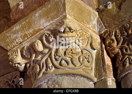 L'Espagne, Navarra : Détail d'une capitale romane dans l'église historique Igreja Santa Maria de Eunate Banque D'Images