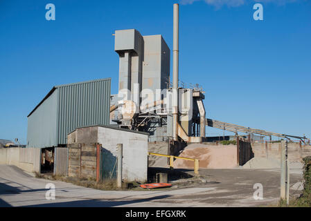 Vue extérieure de l'usine de granulats Brett à Whitstable, Kent, Angleterre Banque D'Images